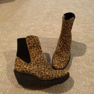 Women’s 7.5 London Fly boots. Excellent condition